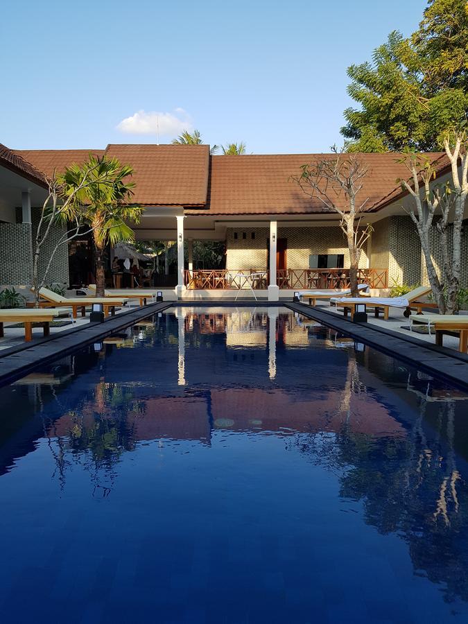 Villa Pine Tree Gili Trawangan Extérieur photo