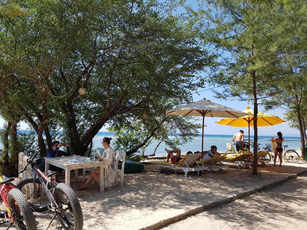 Villa Pine Tree Gili Trawangan Extérieur photo